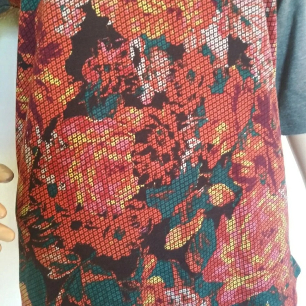 Lularoe Floral Randy Top - Picture 3 of 5